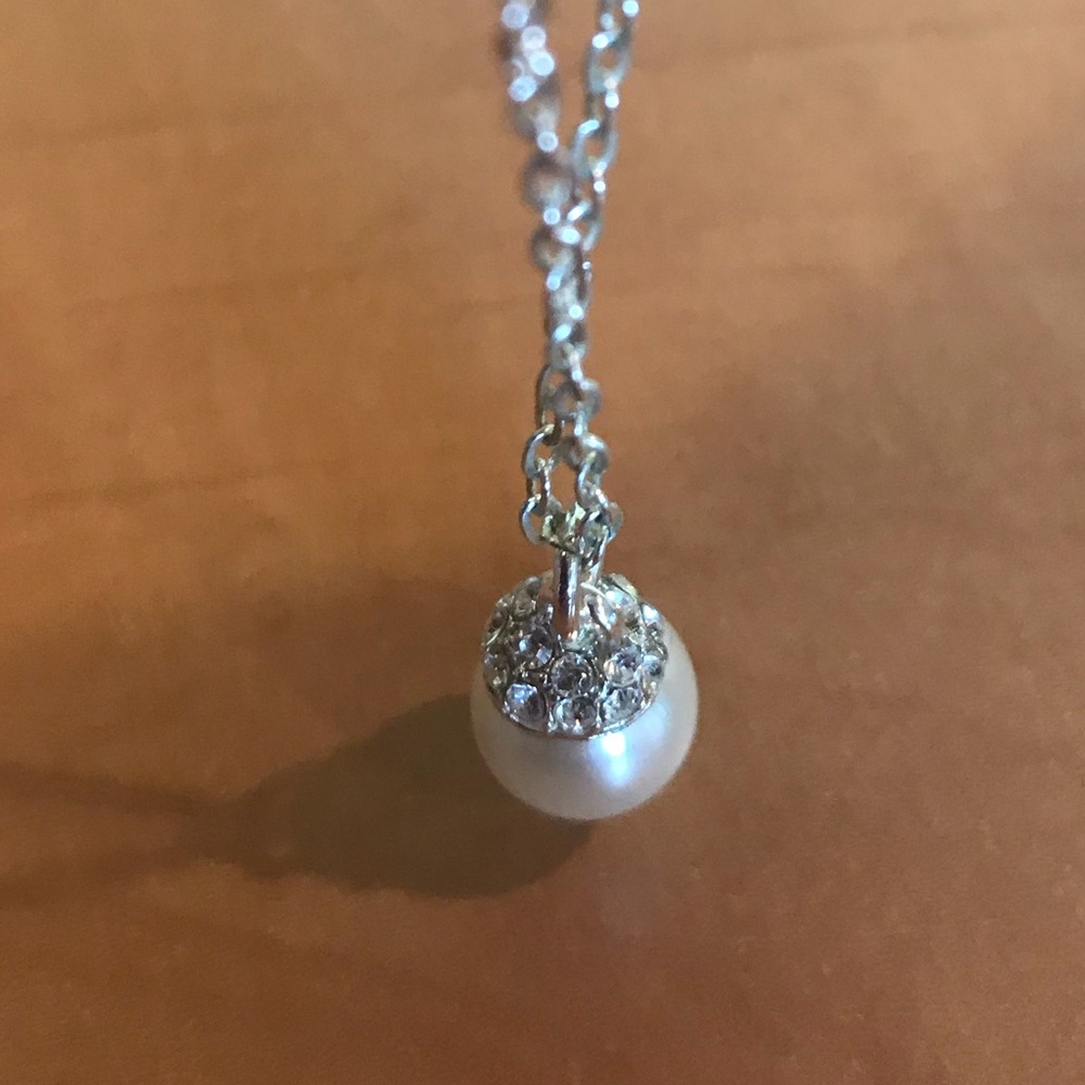 Costume silver tone necklace with Faux pearl